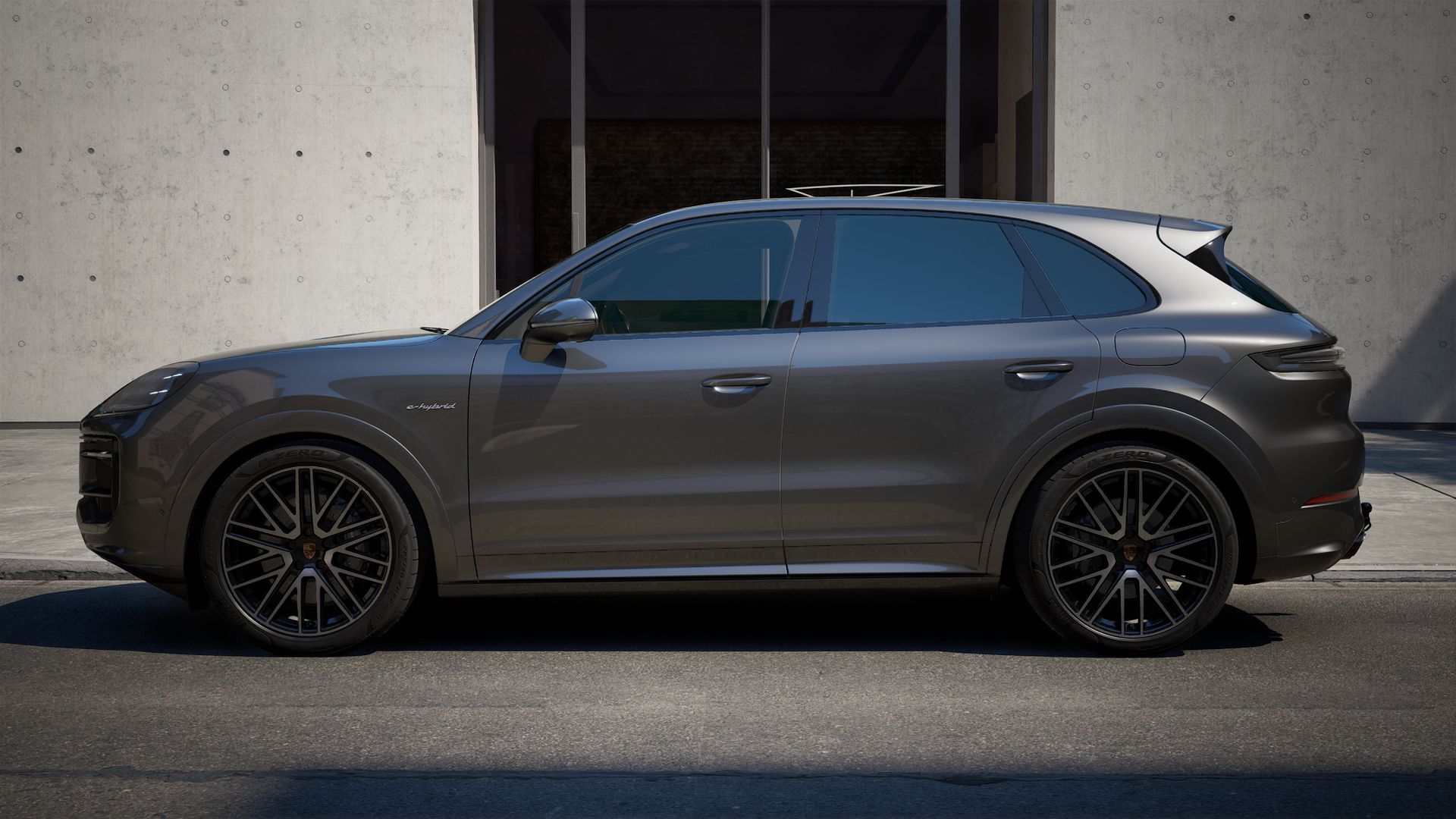 Vista esterna di Cayenne E-Hybrid che mostra il lato sinistro della vettura