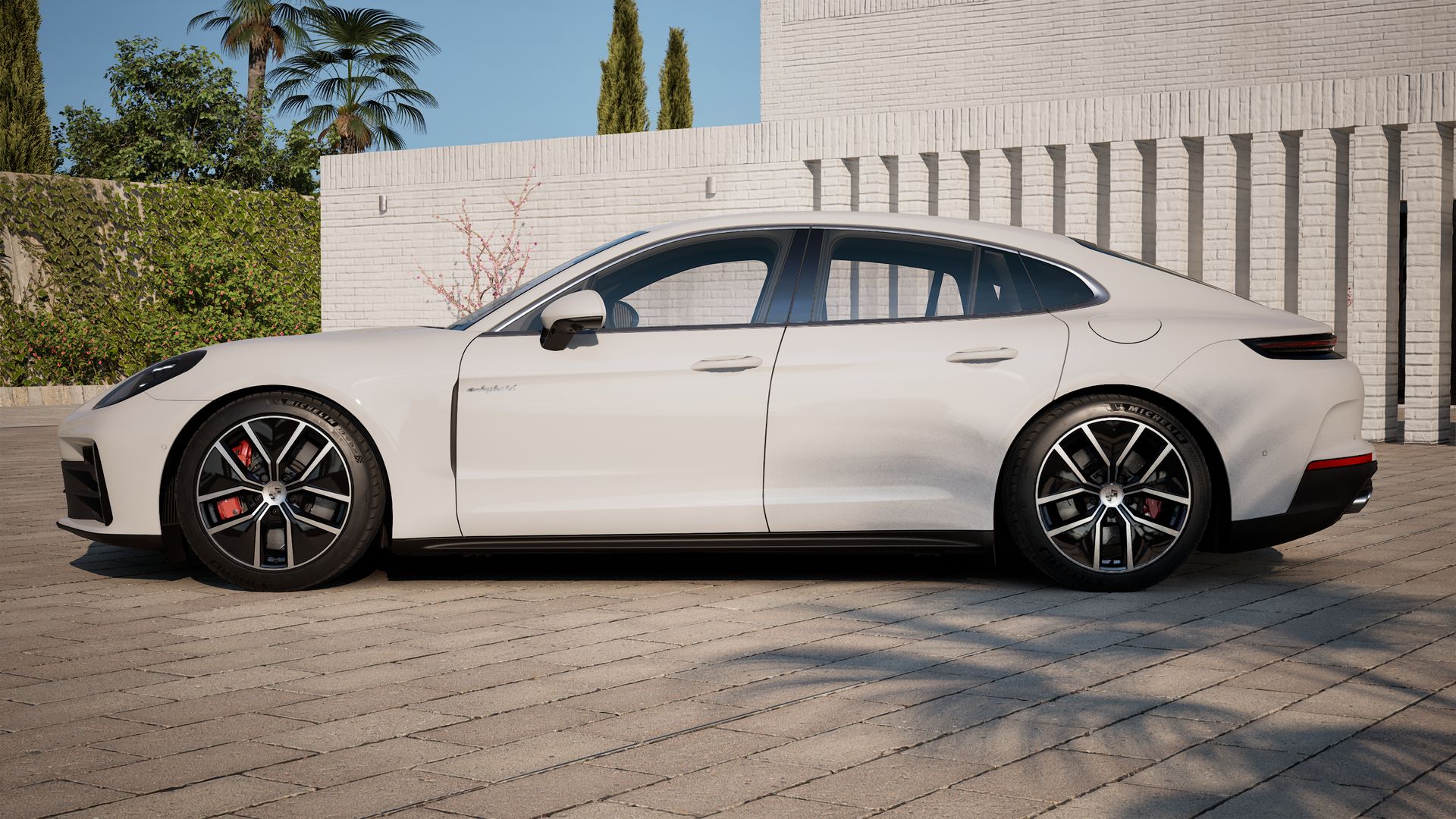 Vista esterna di Panamera 4S E-Hybrid che mostra il lato sinistro della vettura
