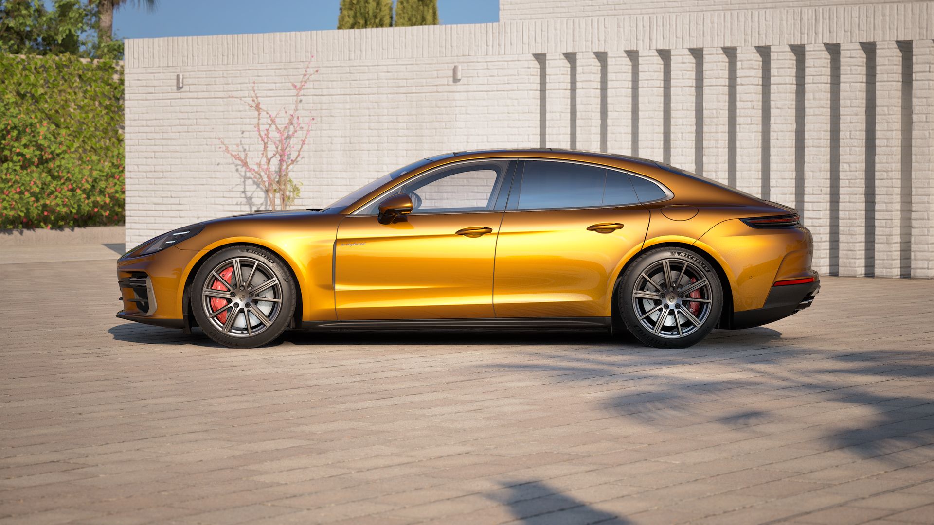 Panamera Turbo E-Hybrid 外观图，显示汽车左侧