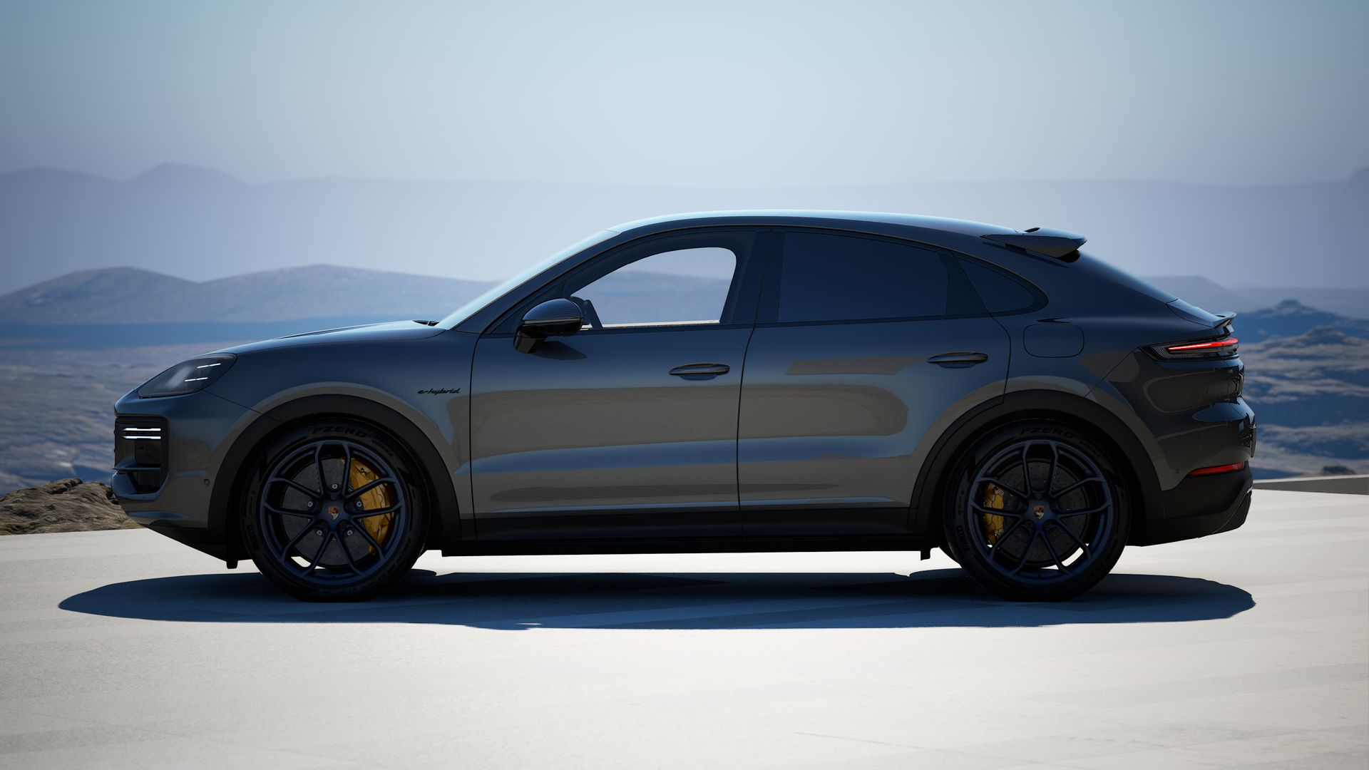 Cayenne Turbo E-Hybrid Coupe con paquete GT vista lateral.
