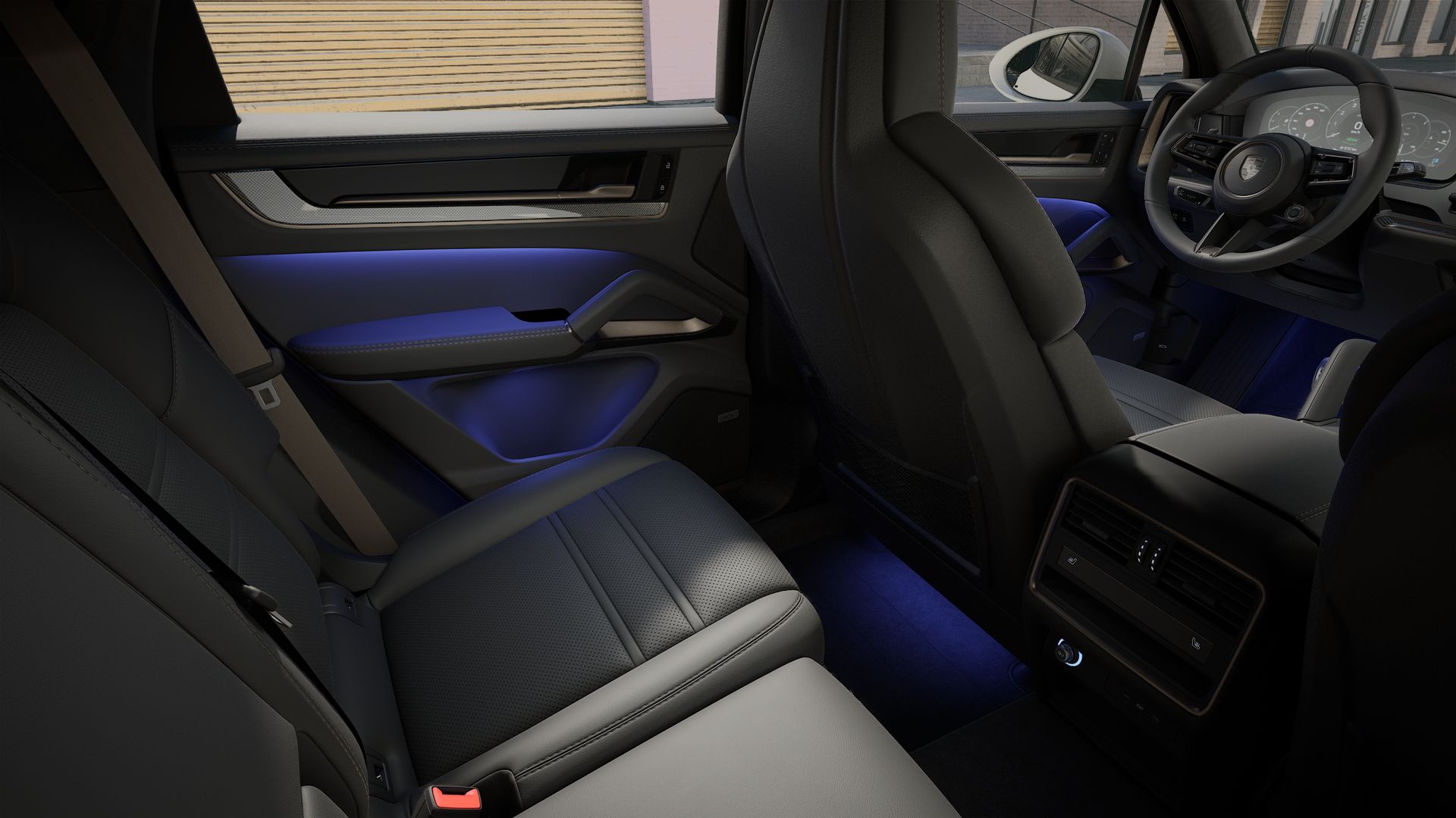 Vista interior, mostrando os bancos traseiros do Cayenne Turbo E-Hybrid
