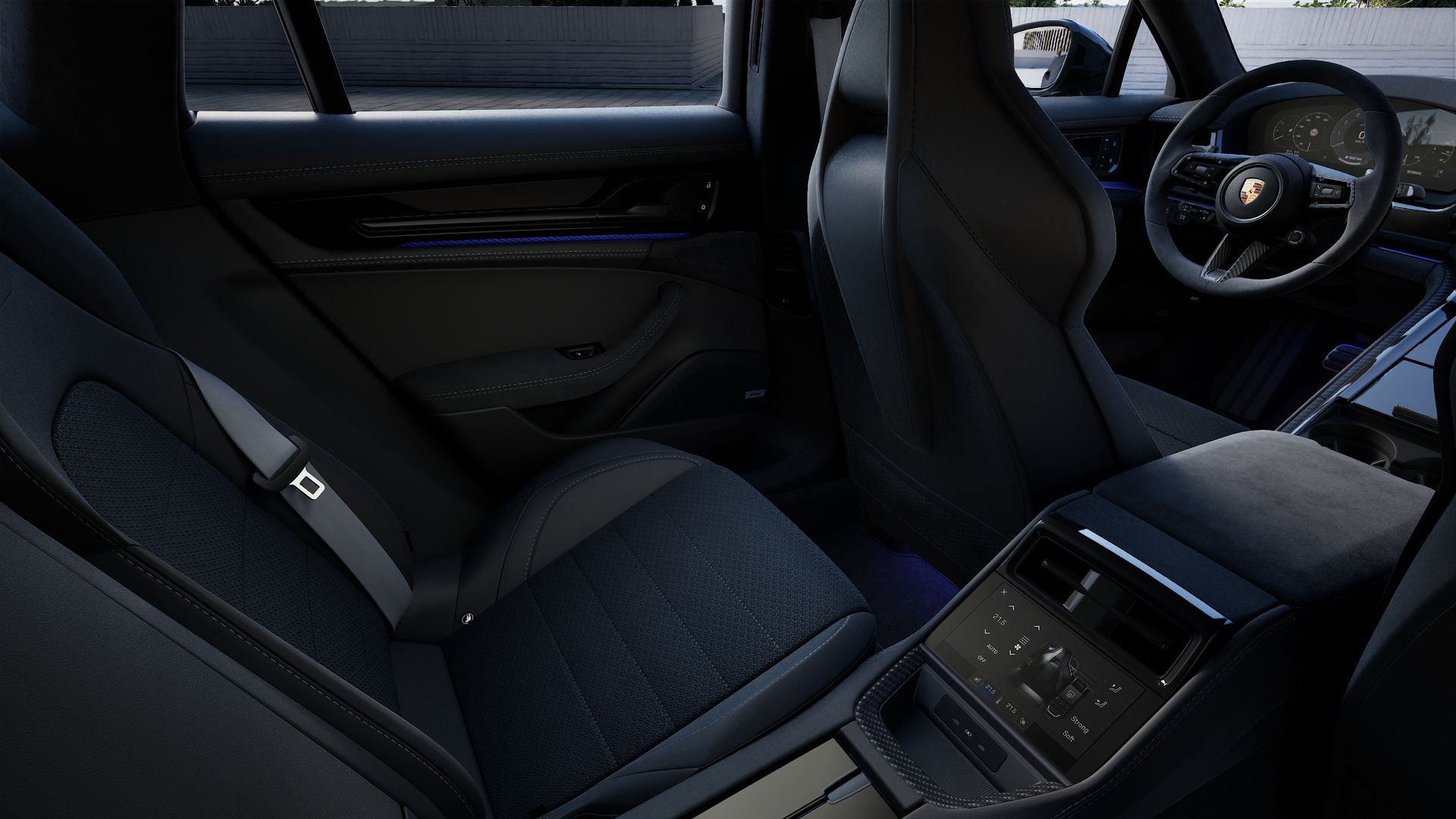 Vista interior, mostrando os bancos traseiros do Panamera GTS