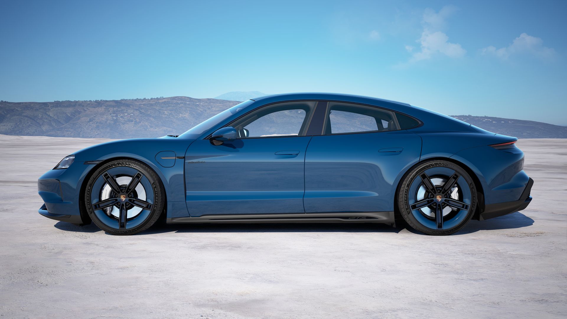 Taycan GTS side view