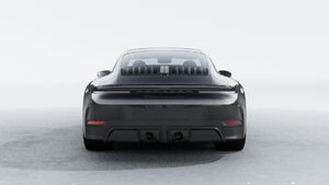 Vista esterna di 911 Carrera 4 GTS che mostra la parte posteriore della vettura