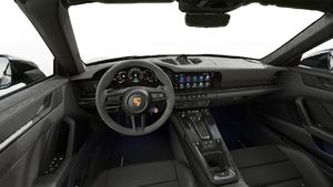 Innenansicht mit Lenkrad und Armaturenbrett von 911 Carrera 4 GTS Cabriolet