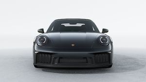 Außenansicht von 911 Carrera 4 GTS Cabriolet mit Blick auf die Vorderseite des Fahrzeugs