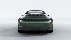 Außenansicht von 911 Carrera 4 GTS Cabriolet mit Blick auf das Heck des Fahrzeugs