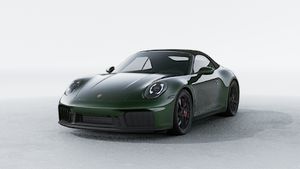 Außenansicht von 911 Carrera 4 GTS Cabriolet mit der Vorderseite und der linken Seite des Fahrzeugs