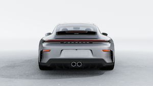 Vista esterna di 911 GT3 con pacchetto Touring che mostra la parte posteriore della vettura
