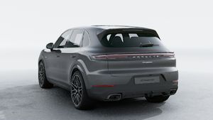 Vista esterna di Cayenne E-Hybrid che mostra il retro e il lato sinistro della vettura