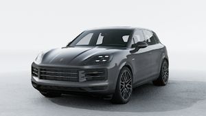 Vista esterna di Cayenne E-Hybrid che mostra la parte anteriore e il lato sinistro della vettura