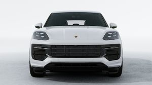 Vista esterna di Cayenne GTS che mostra la parte anteriore della vettura