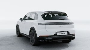 Vista esterna di Cayenne GTS che mostra il retro e il lato sinistro della vettura