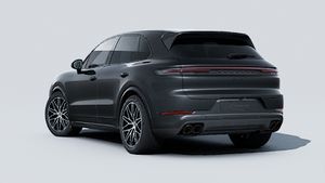 Außenansicht von Cayenne Black Edition mit der Rückseite und der linken Seite des Fahrzeugs