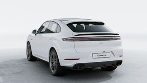 Außenansicht von Cayenne Turbo E-Hybrid Coupé mit der Rückseite und der linken Seite des Fahrzeugs