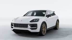 Außenansicht von Cayenne Turbo E-Hybrid Coupé mit GT-Paket mit der Vorderseite und der linken Seite des Fahrzeugs