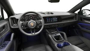 Innenansicht mit Lenkrad und Armaturenbrett von Cayenne Coupé Black Edition