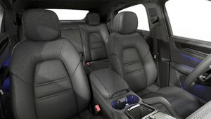 Innenansicht mit den Vordersitzen von Cayenne E-Hybrid Coupé Black Edition