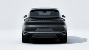Außenansicht von Cayenne E-Hybrid Coupé Black Edition mit Blick auf das Heck des Fahrzeugs