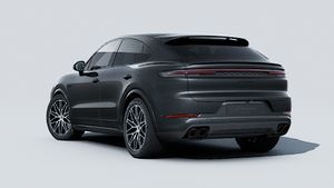 Außenansicht von Cayenne E-Hybrid Coupé Black Edition mit der Rückseite und der linken Seite des Fahrzeugs