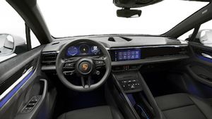 Vista interna che mostra il volante e il cruscotto di Macan
