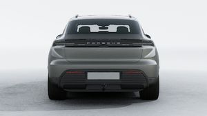 Vue extérieure de Macan 4 montrant l'arrière de la voiture