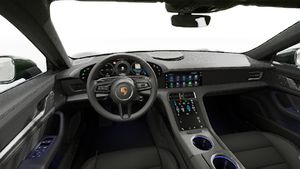 Vista interna che mostra il volante e il cruscotto di Taycan 4S