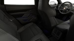 Innenansicht mit den Rücksitzen von Taycan GTS Sport Turismo