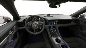 Innenansicht mit Lenkrad und Armaturenbrett von Taycan GTS Sport Turismo