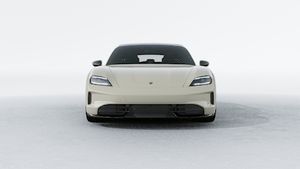 Außenansicht von Taycan GTS Sport Turismo mit Blick auf die Vorderseite des Fahrzeugs