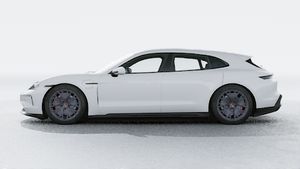 Die Außenansicht von Taycan GTS Sport Turismo zeigt die linke Seite des Fahrzeugs