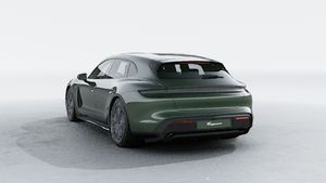 Außenansicht von Taycan GTS Sport Turismo mit der Rückseite und der linken Seite des Fahrzeugs