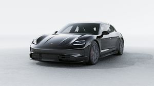 Außenansicht von Taycan GTS Sport Turismo mit der Vorderseite und der linken Seite des Fahrzeugs
