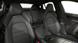 Innenansicht mit den Vordersitzen von Panamera 4 E-Hybrid