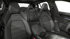 Innenansicht mit den Vordersitzen von Panamera 4 E-Hybrid