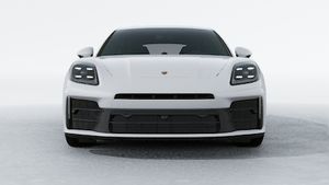 Außenansicht von Panamera 4 E-Hybrid mit Blick auf die Vorderseite des Fahrzeugs