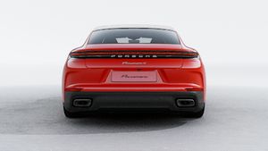 Außenansicht von Panamera 4 E-Hybrid mit Blick auf das Heck des Fahrzeugs