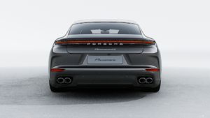 Außenansicht von Panamera 4S E-Hybrid mit Blick auf das Heck des Fahrzeugs