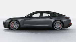 Die Außenansicht von Panamera 4S E-Hybrid zeigt die linke Seite des Fahrzeugs