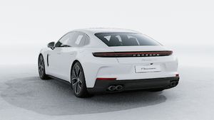 Vista esterna di Panamera 4S E-Hybrid che mostra il retro e il lato sinistro della vettura
