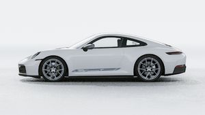 911 Carrera T 外观图，显示汽车左侧