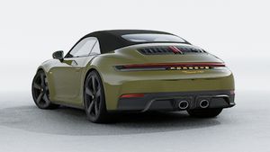 911 Spirit 70 的外景，显示汽车的背面和左侧