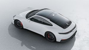 从高处俯瞰 911 Carrera 4 GTS 外观