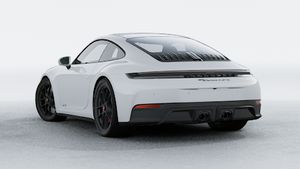 911 Carrera 4 GTS 的外景，显示汽车的背面和左侧