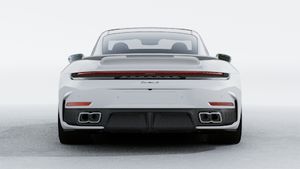 911 Turbo S 外观图，显示汽车尾部