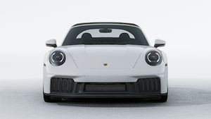 911 Targa 4 GTS 外观图，显示汽车前部