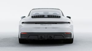 911 Targa 4 GTS 外观图，显示汽车尾部
