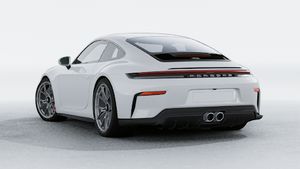 911 GT3 旅行版 的外景，显示汽车的背面和左侧