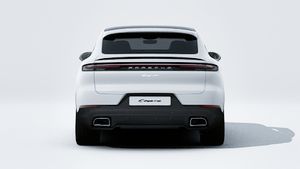 Cayenne Coupé 外观图，显示汽车尾部