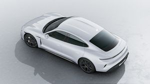 从高处俯瞰 Taycan Turbo 外观